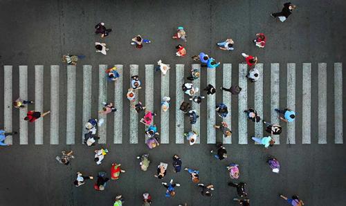A crowded crosswalk in Atlanta.