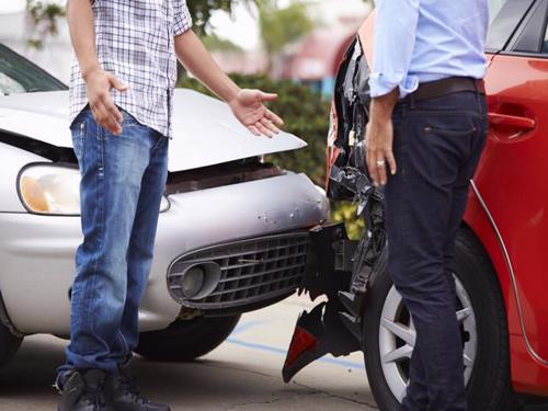 Two men arguing after a car accident in Sandy Springs. Call a Sandy Springs car accident lawyer today.